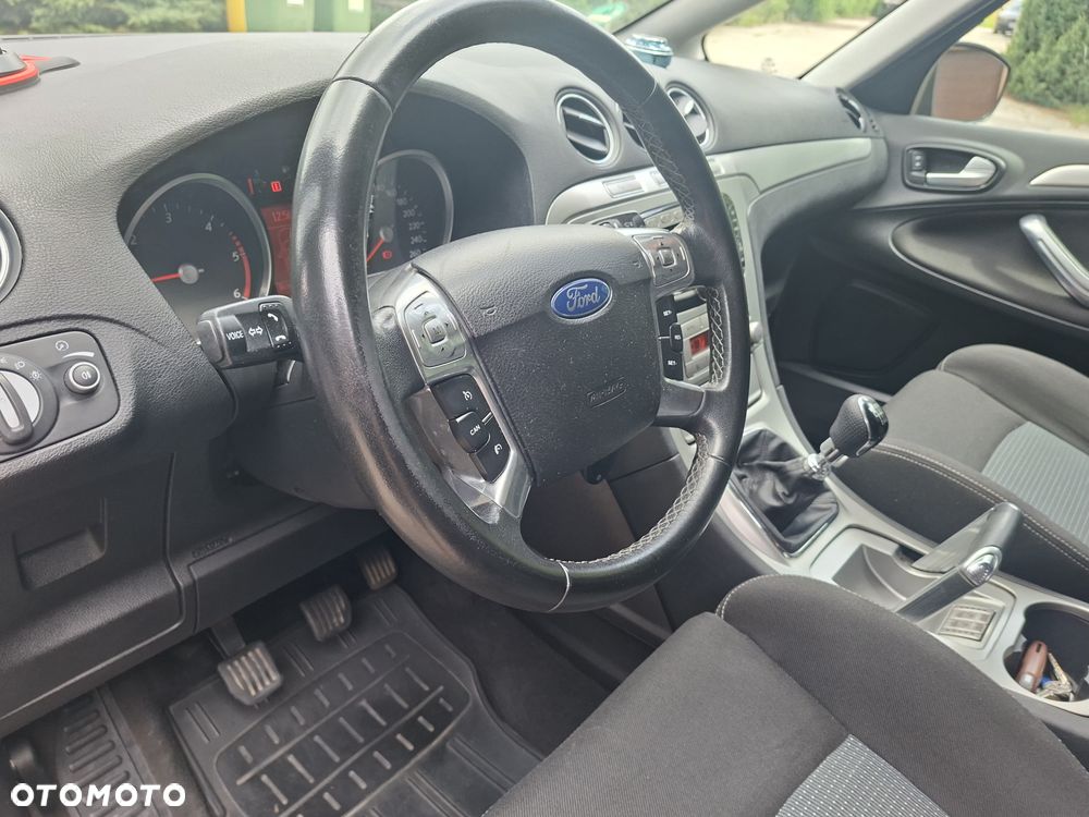Ford S-Max - 12