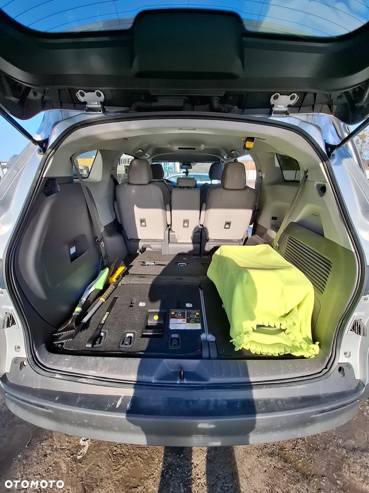 Toyota Sienna - 5