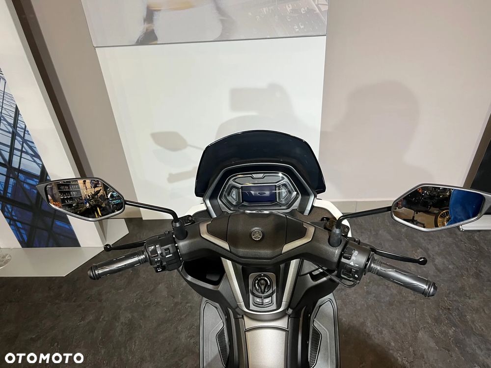 Yamaha NMAX - 9
