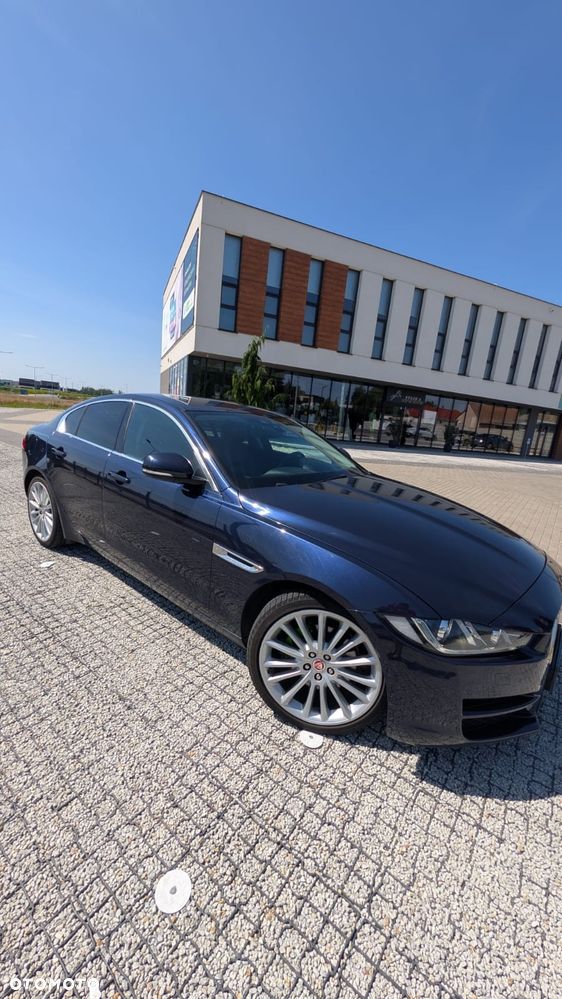 Jaguar XE - 4