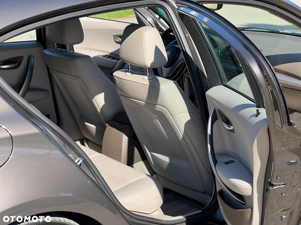 BMW Seria 1 120i - 25