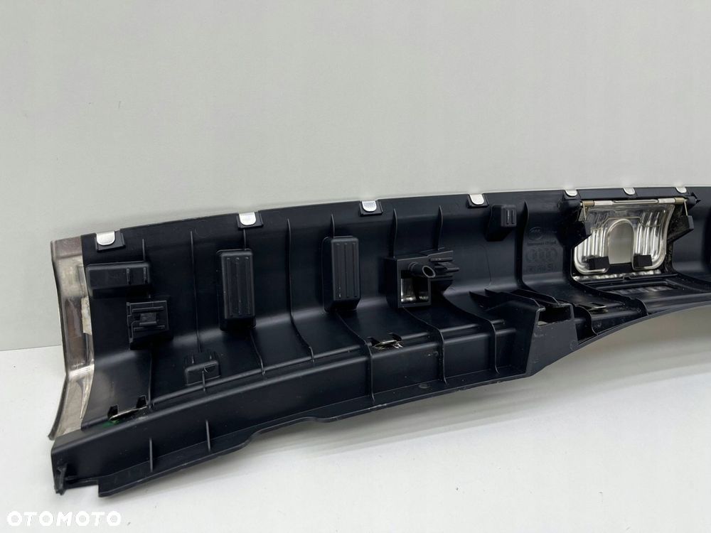 AUDI A4 B9 OSŁONA PROGU BAGAŻNIKA 8W9864513 - 7