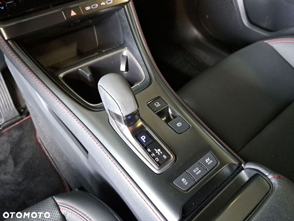 Lexus LBX 1.5 Hybrid Emotion - 28