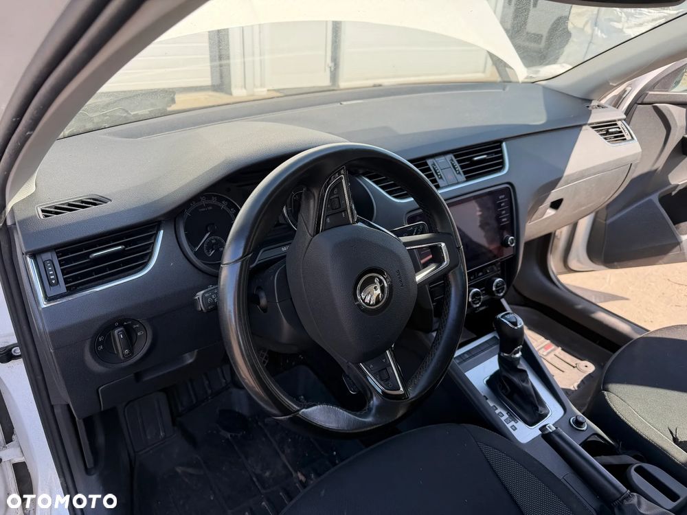 Skoda Octavia 2,0 TDI 13-20r deska konsola przekładka - 1