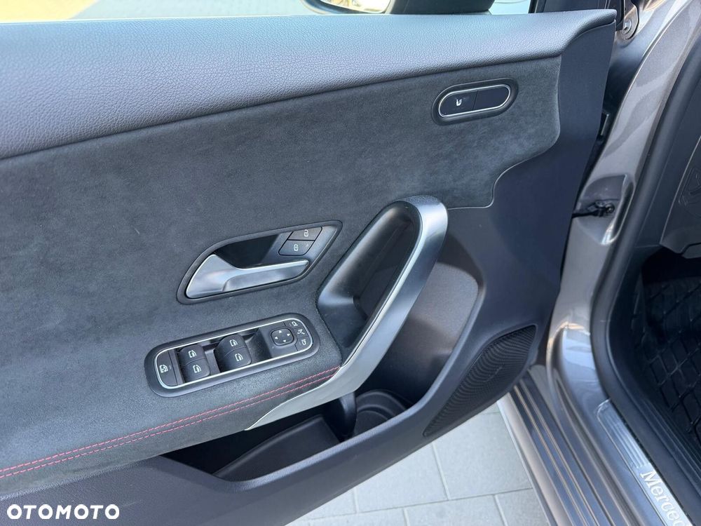 Mercedes-Benz Klasa A 220 4-Matic AMG Line 7G-DCT - 12