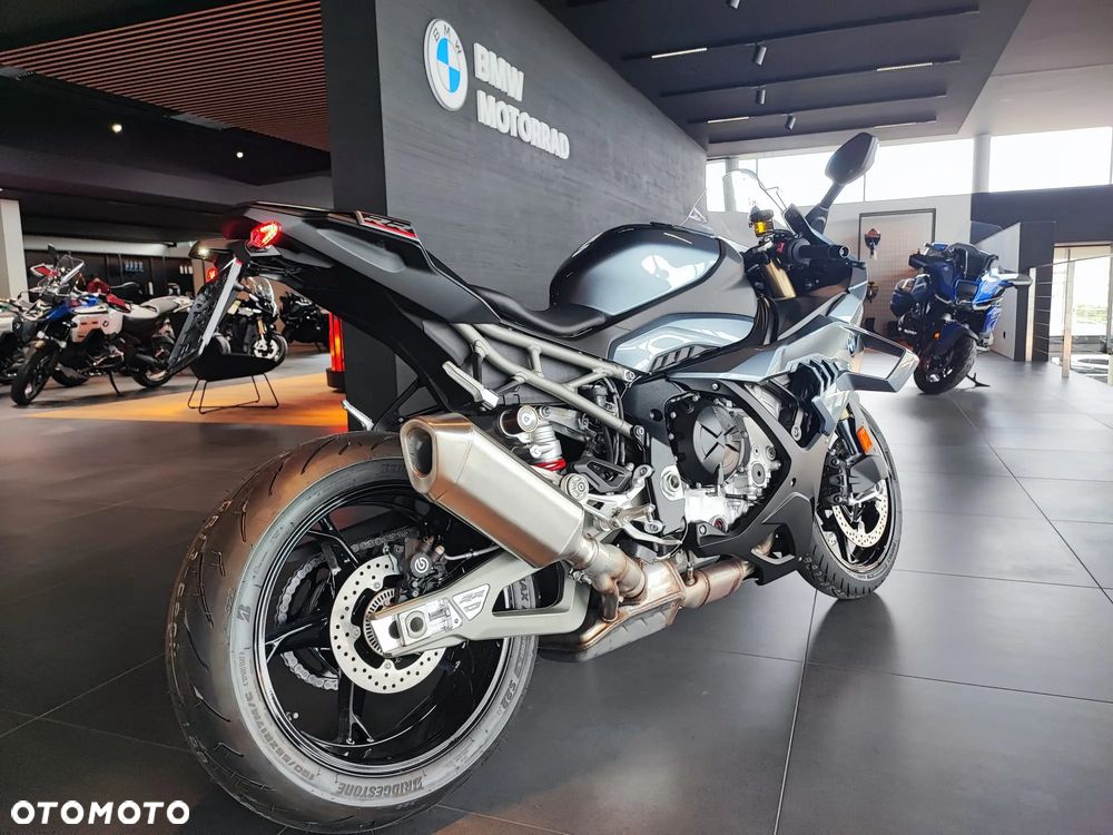 BMW S - 4