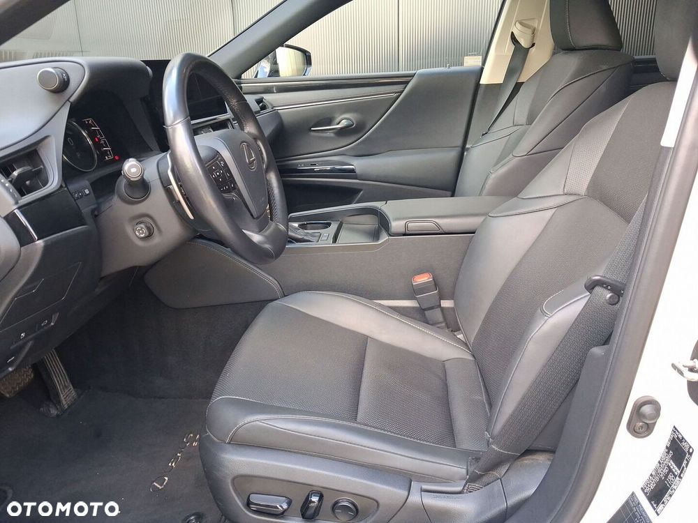 Lexus ES 300h Business Edition - 10