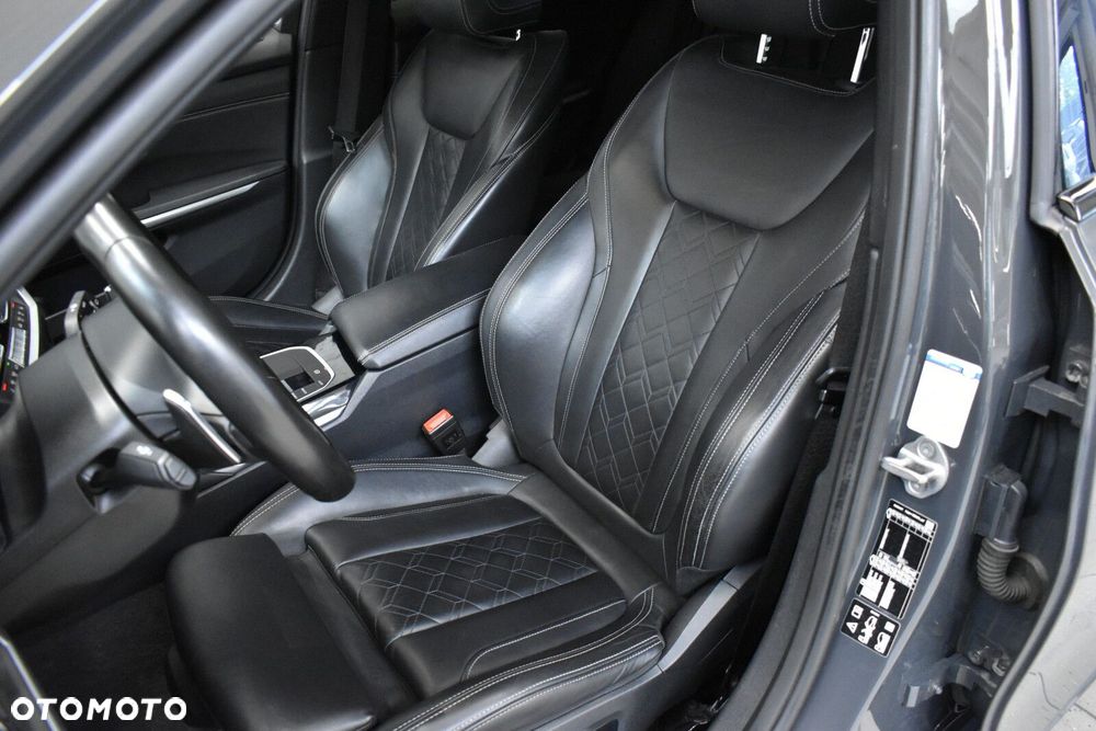 BMW Seria 3 330i xDrive M Sport sport - 12