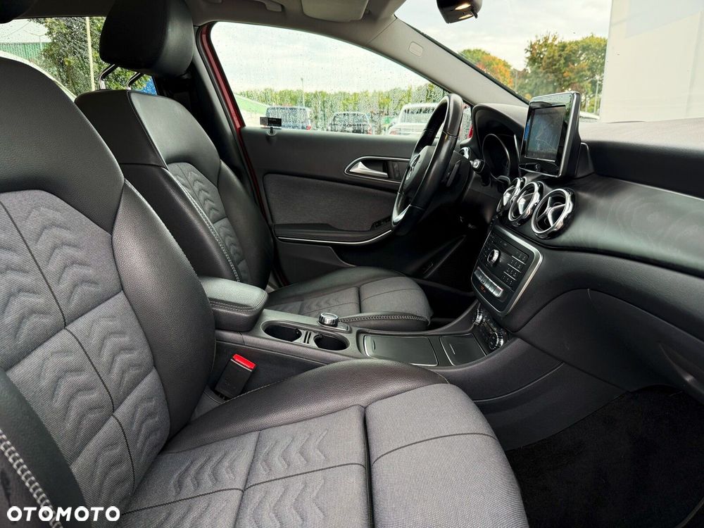 Mercedes-Benz GLA 200 7G-DCT Style - 34