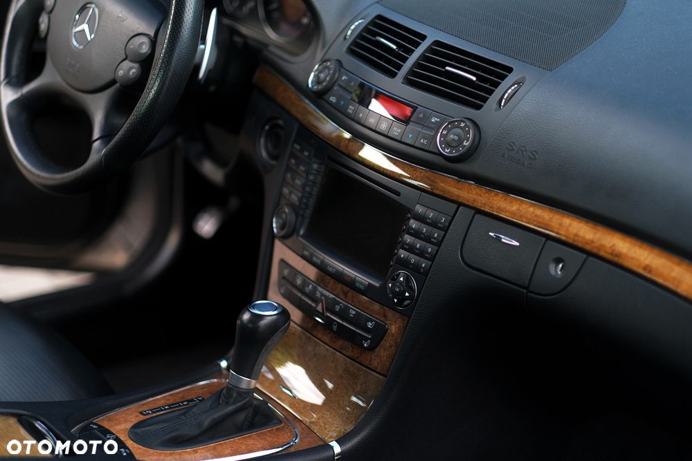 Mercedes-Benz Klasa E 63 AMG - 32