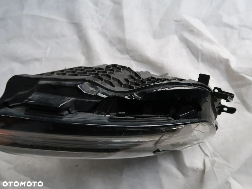Lampa przednia Volvo 26025902 - 2
