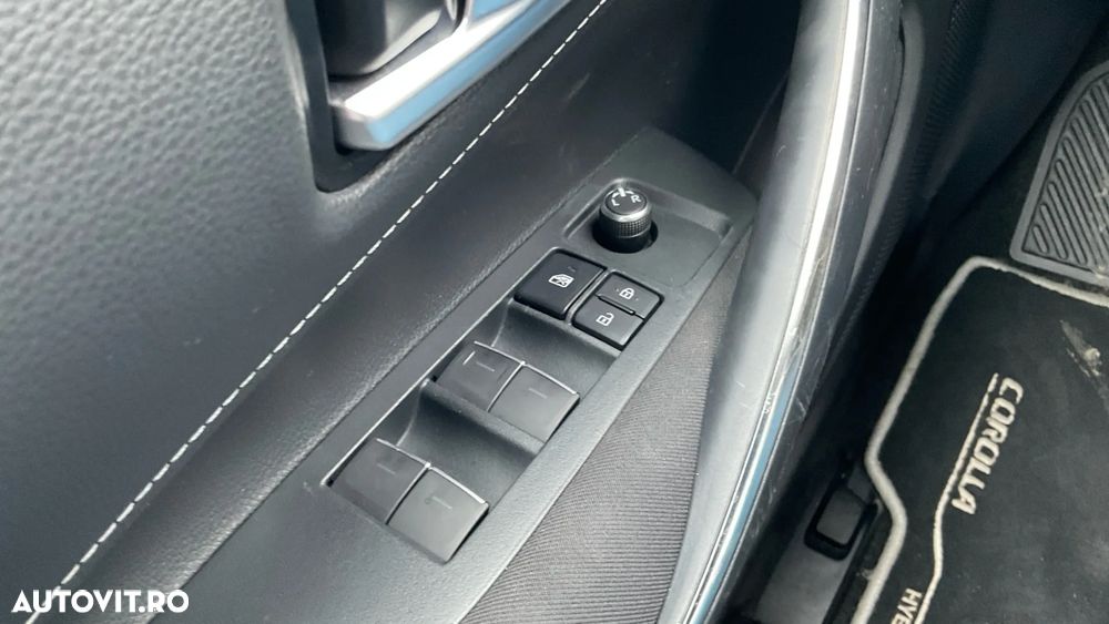 Toyota Corolla 1.8 HSD Business - 33