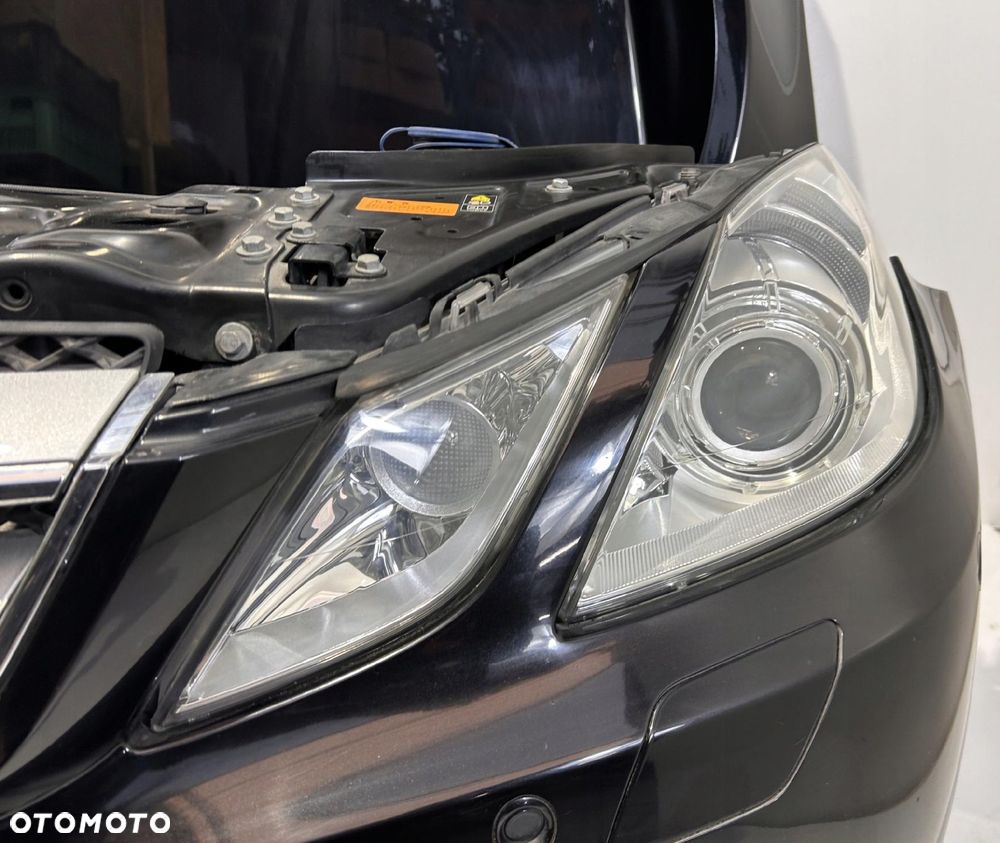 MERCEDES W207 AMG PRZÓD ZDERZAK MASKA BŁOTNIKI PAS 197 - 9