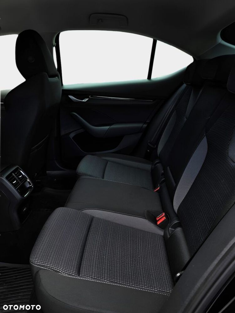 Skoda Octavia 2.0 TDI Selection DSG - 35