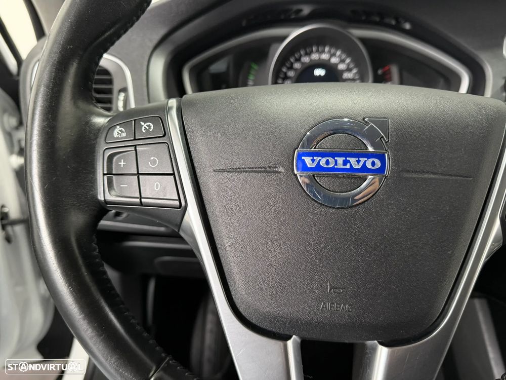 Volvo V40 Cross Country D2 Momentum - 23