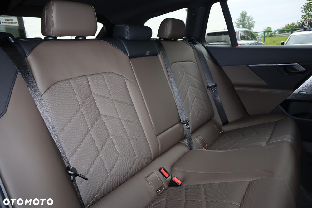 BMW i5 - 12
