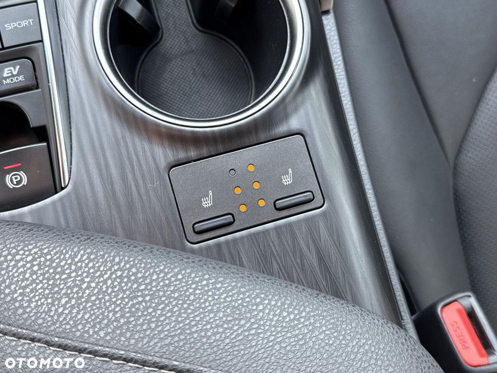 Toyota Camry 2.5 Hybrid Executive CVT - 21