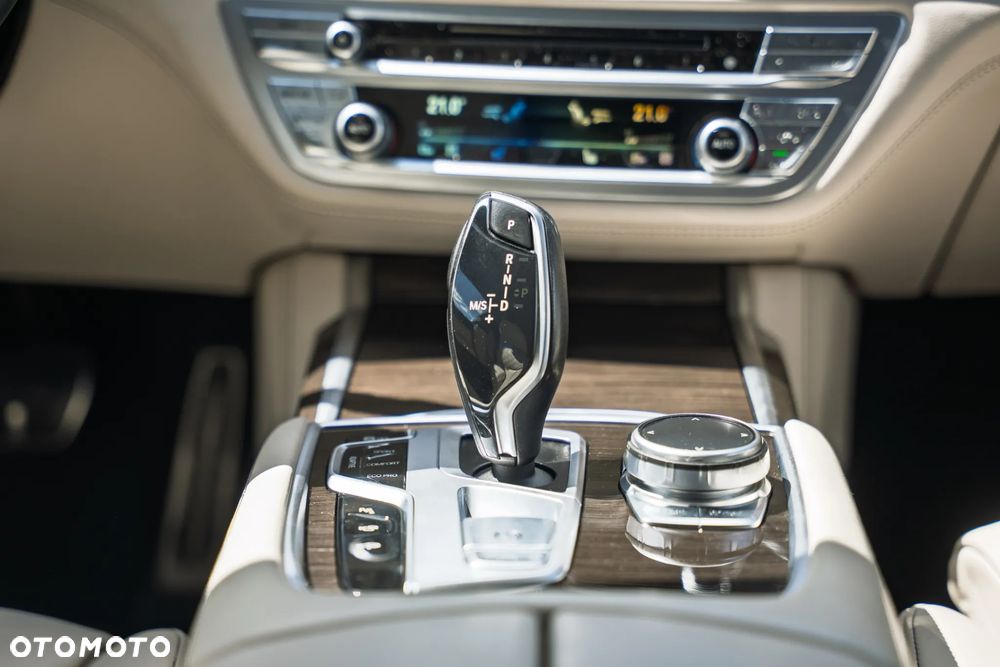 BMW Seria 7 730d sport - 27