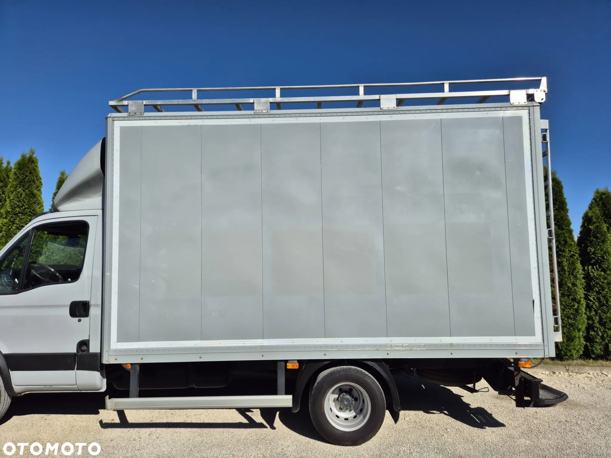 Kontener 8 palet Iveco, wysoki 230cm, bagażnik dachowy, regały, stan idealny! - 9