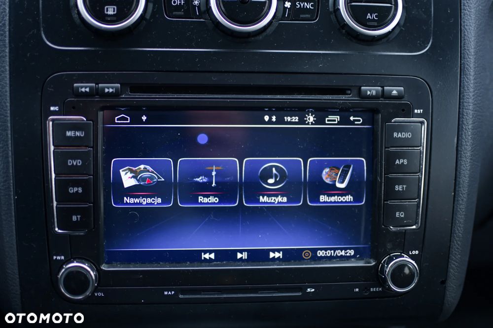 Volkswagen Touran - 12