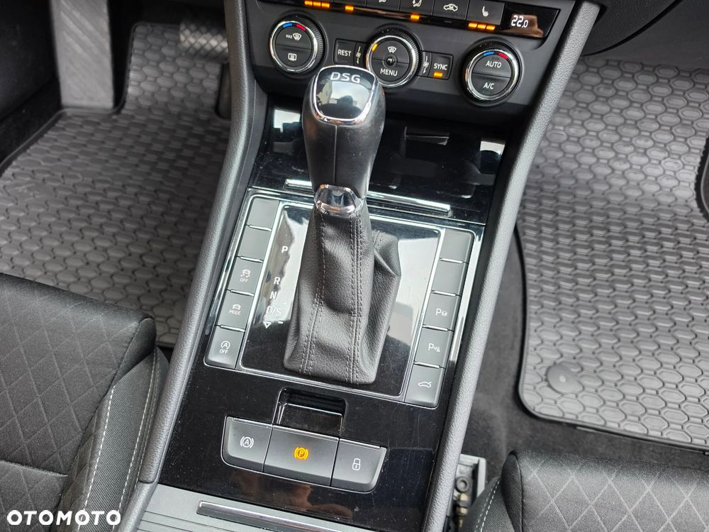 Skoda Superb 2.0 TDI DSG Premium Edition - 23