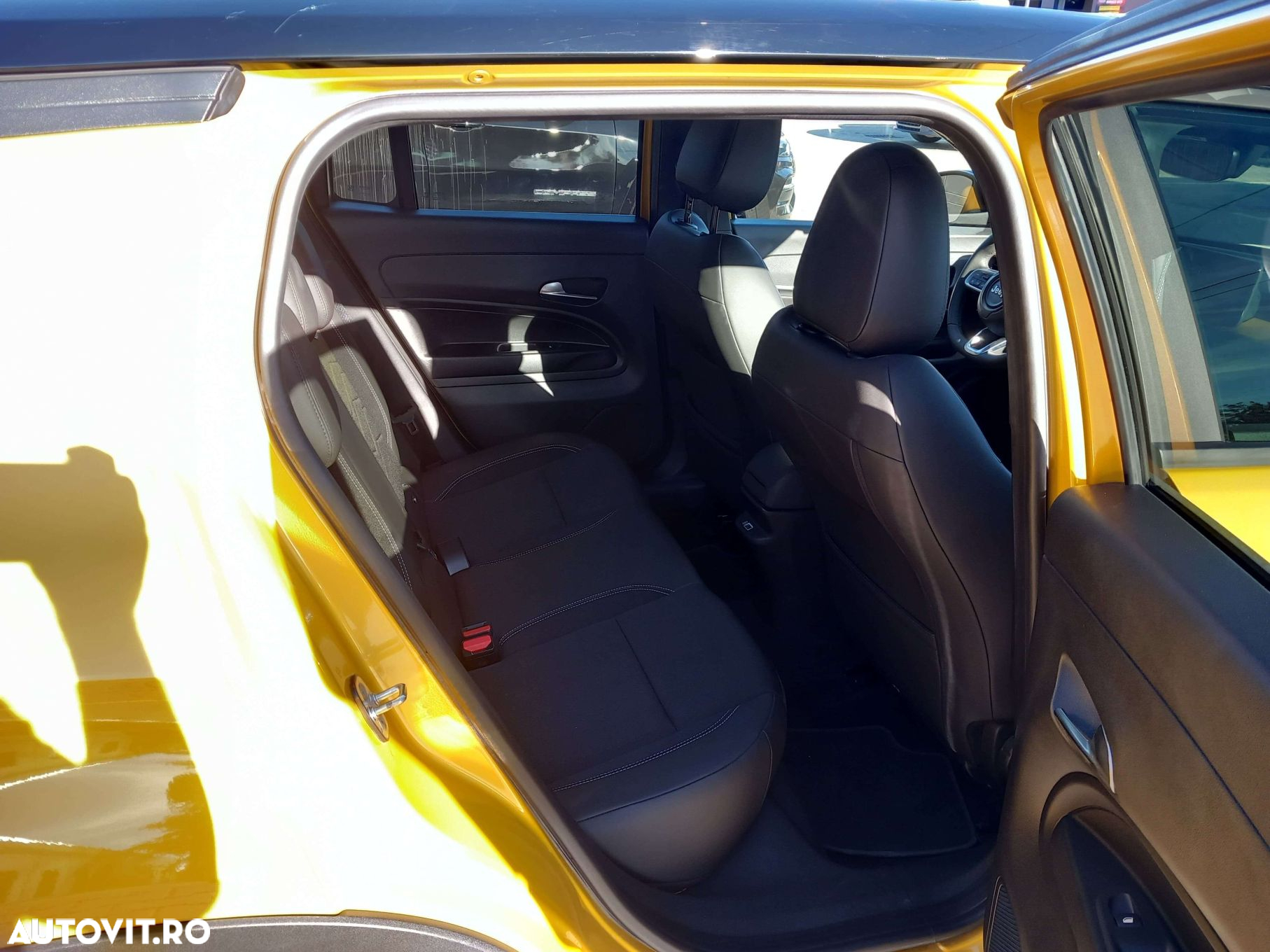 Jeep Avenger 54 kWh BEV 156 CP Summit - 12