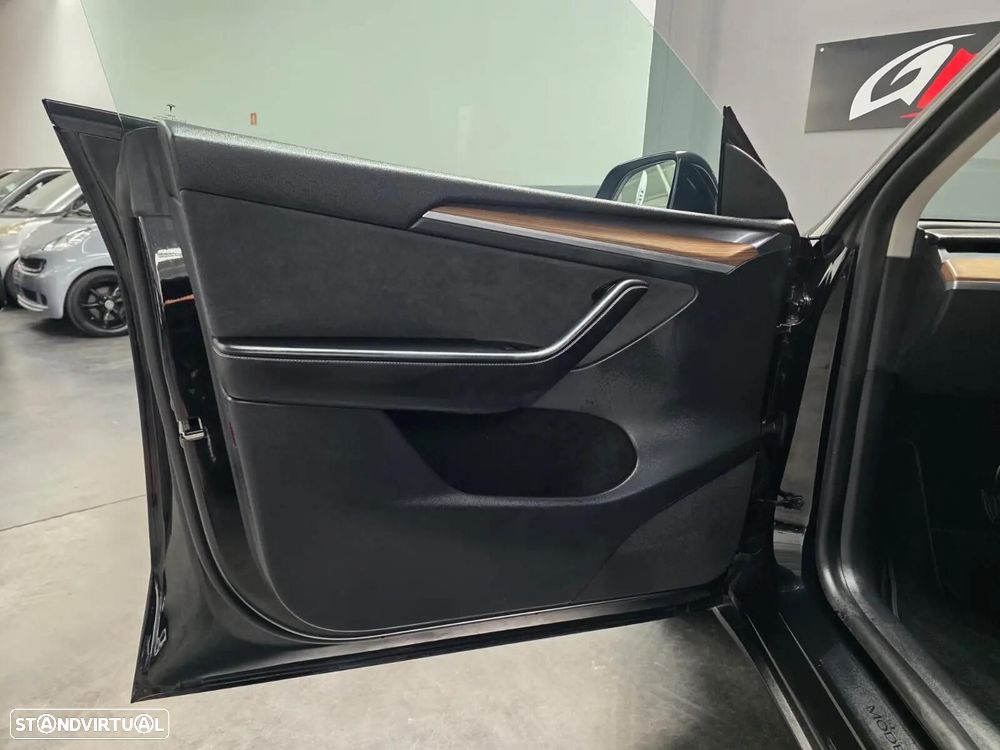 Tesla Model Y Long Range Dual Motor AWD - 18