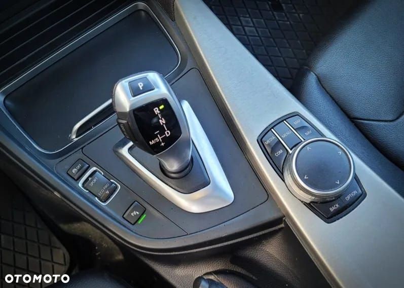 BMW Seria 3 320i - 11