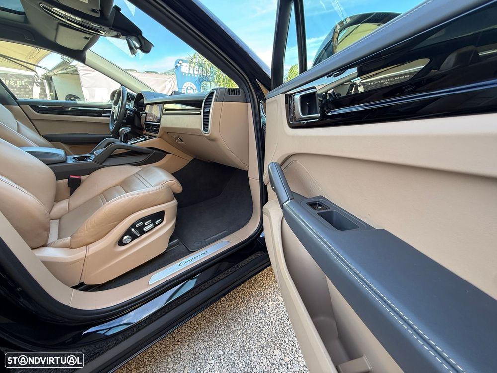 Porsche Cayenne Coupé E-Hybrid Platinum Edition - 42