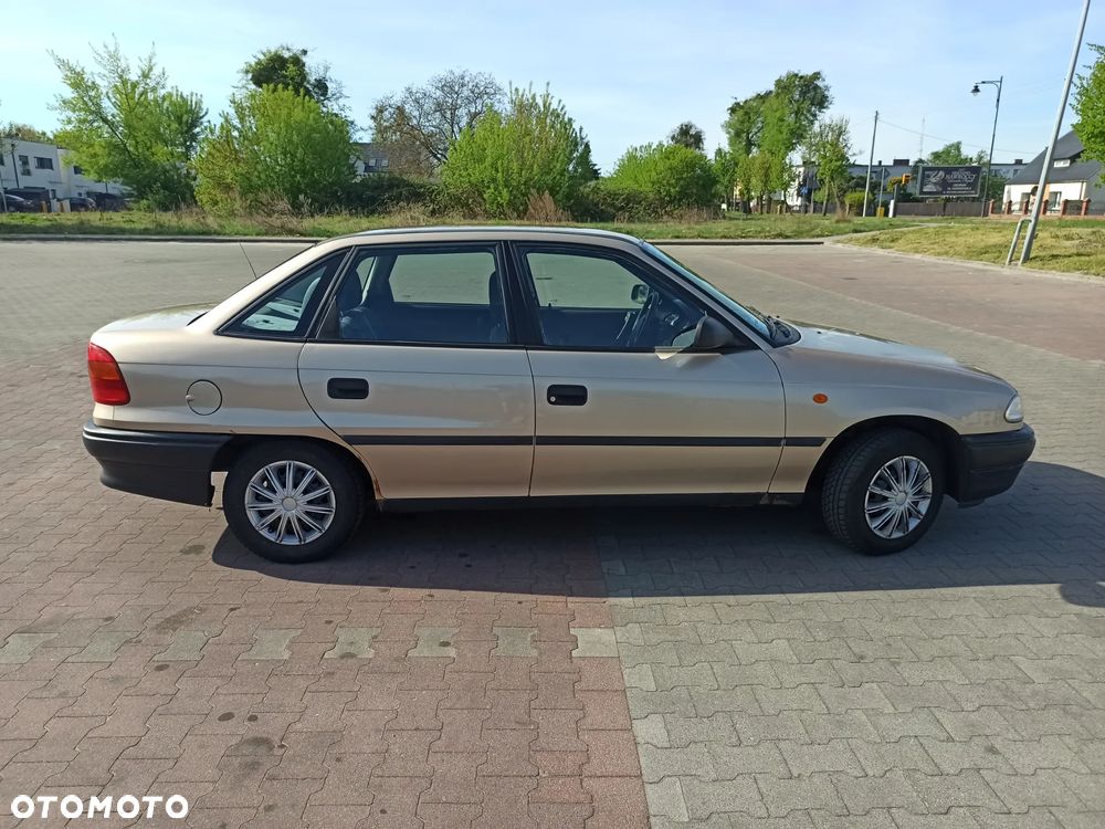 Opel Astra 1.4 Base - 1