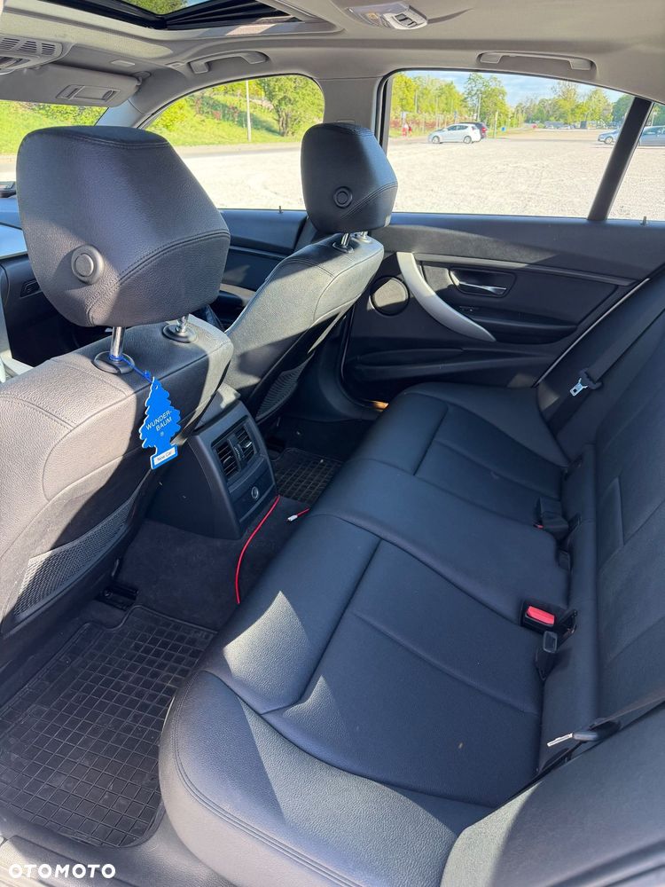 BMW Seria 3 328i xDrive - 12