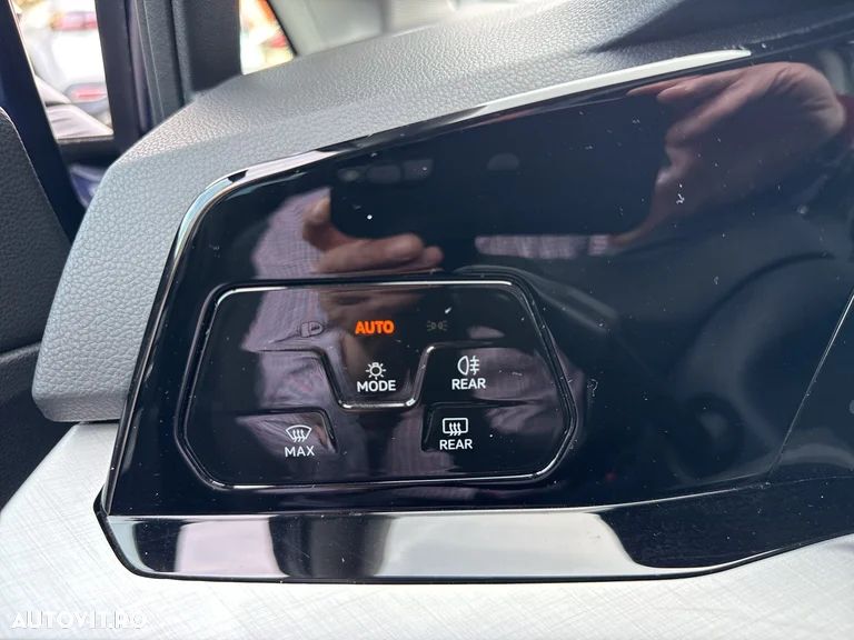 Volkswagen Golf 1.0 eTSI DSG MHEV Life - 26