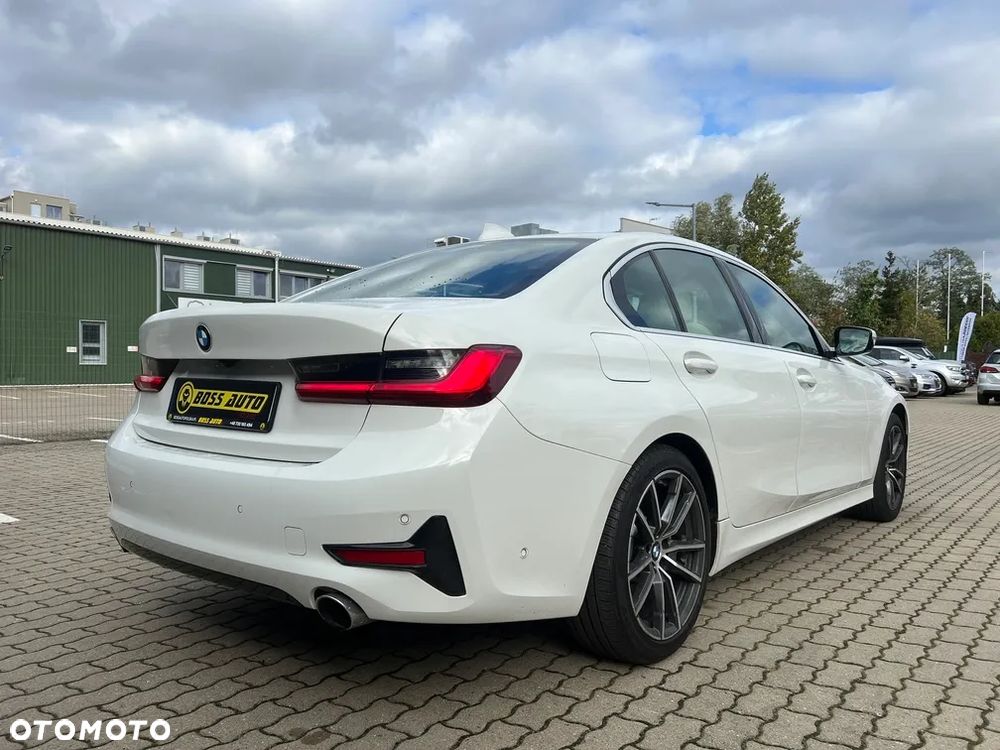 BMW Seria 3 330i Luxury Line - 9