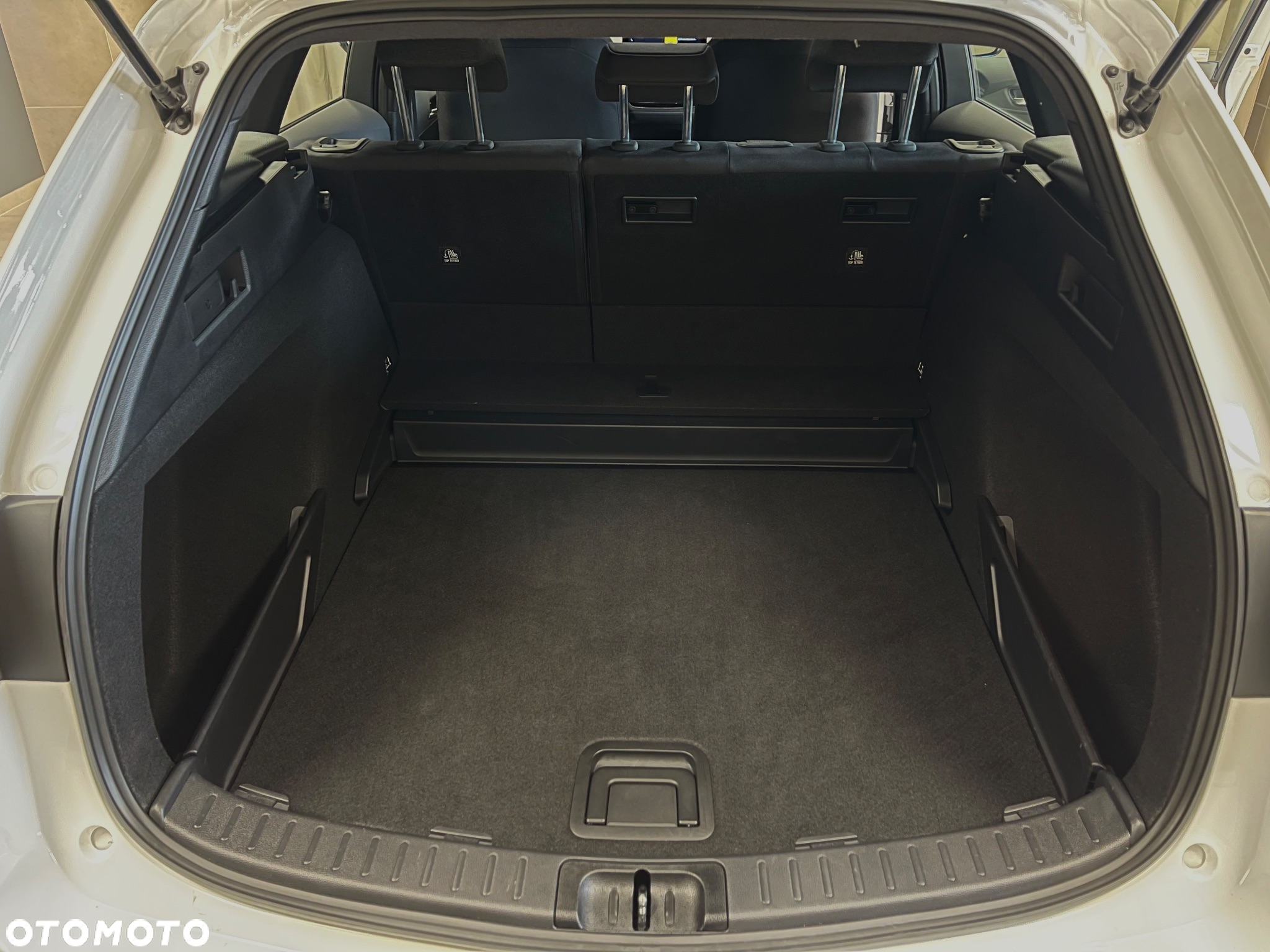 Toyota Corolla 1.8 Hybrid Comfort - 32