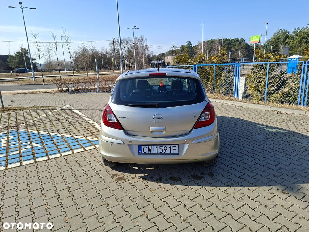 Opel Corsa 1.2 16V Cosmo - 3