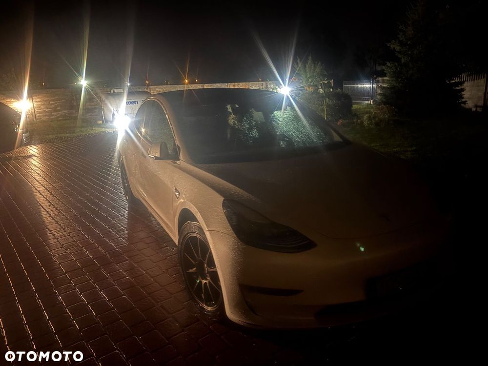 Tesla Model 3 - 8
