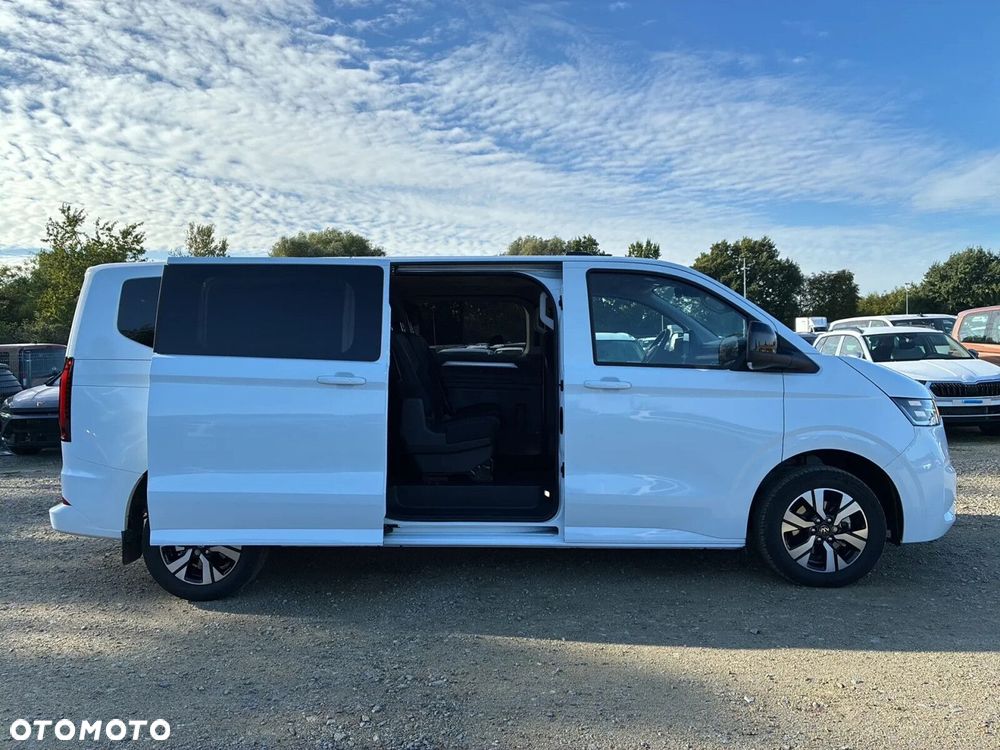 Volkswagen Caravelle - 10