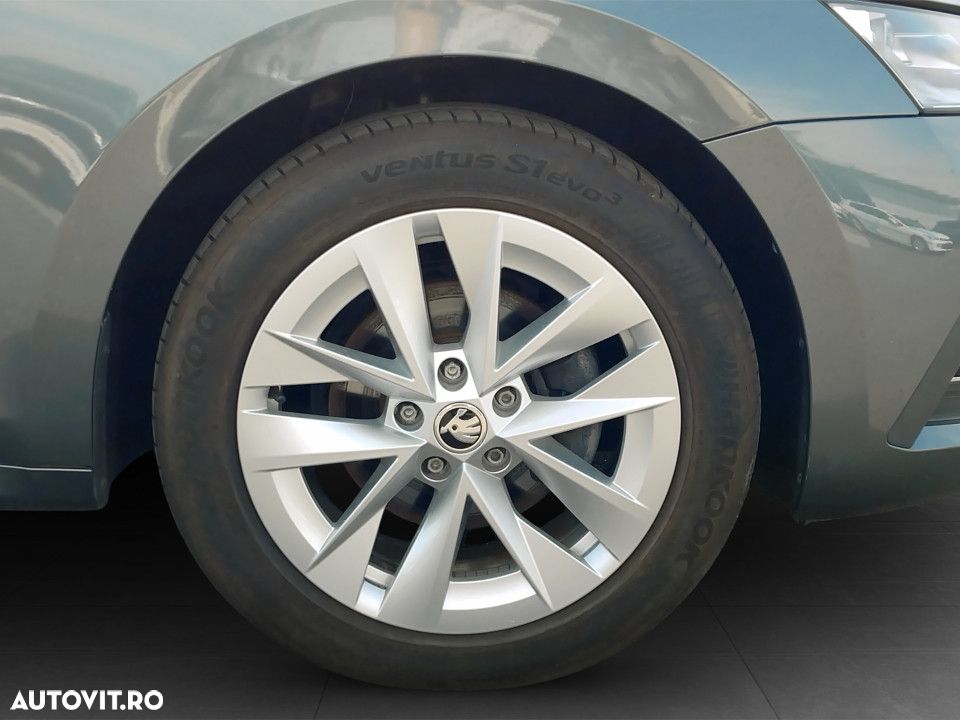 Skoda Octavia Combi Diesel 2.0 TDI DSG Ambition - 11