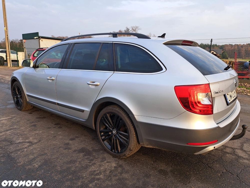 Skoda Superb 2.0 TDI Platinum Outdoor - 9