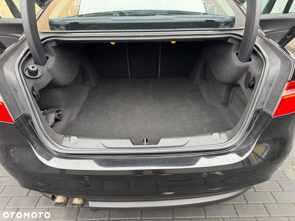 Jaguar XE 2.0 D Prestige - 35