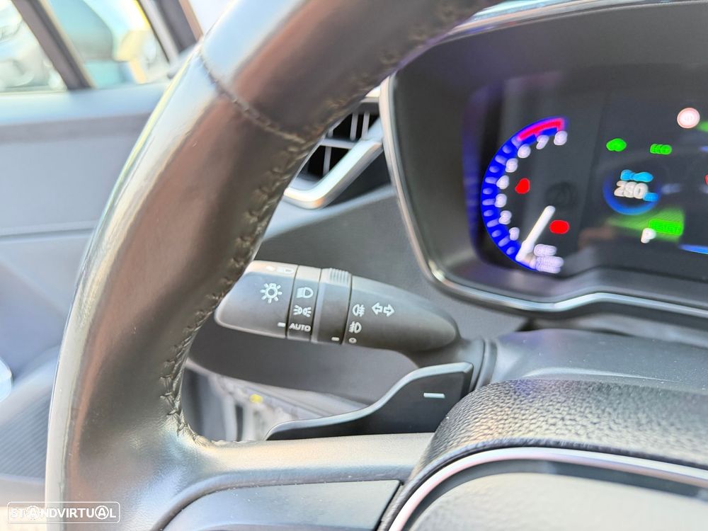 Toyota Corolla 2.0 Hybrid Exclusive - 28
