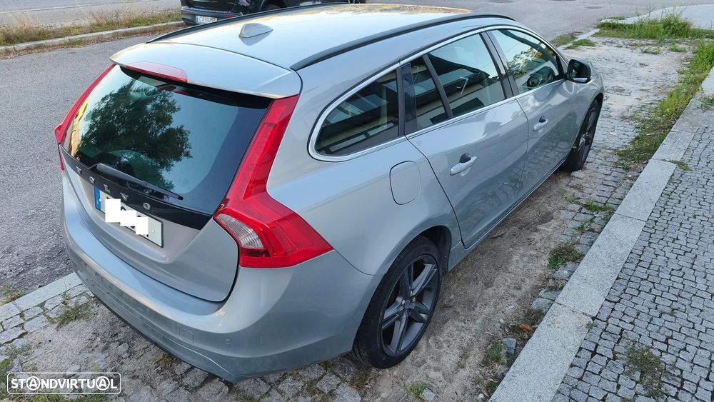 Volvo V60 2.0 D2 Momentum Drive - 4