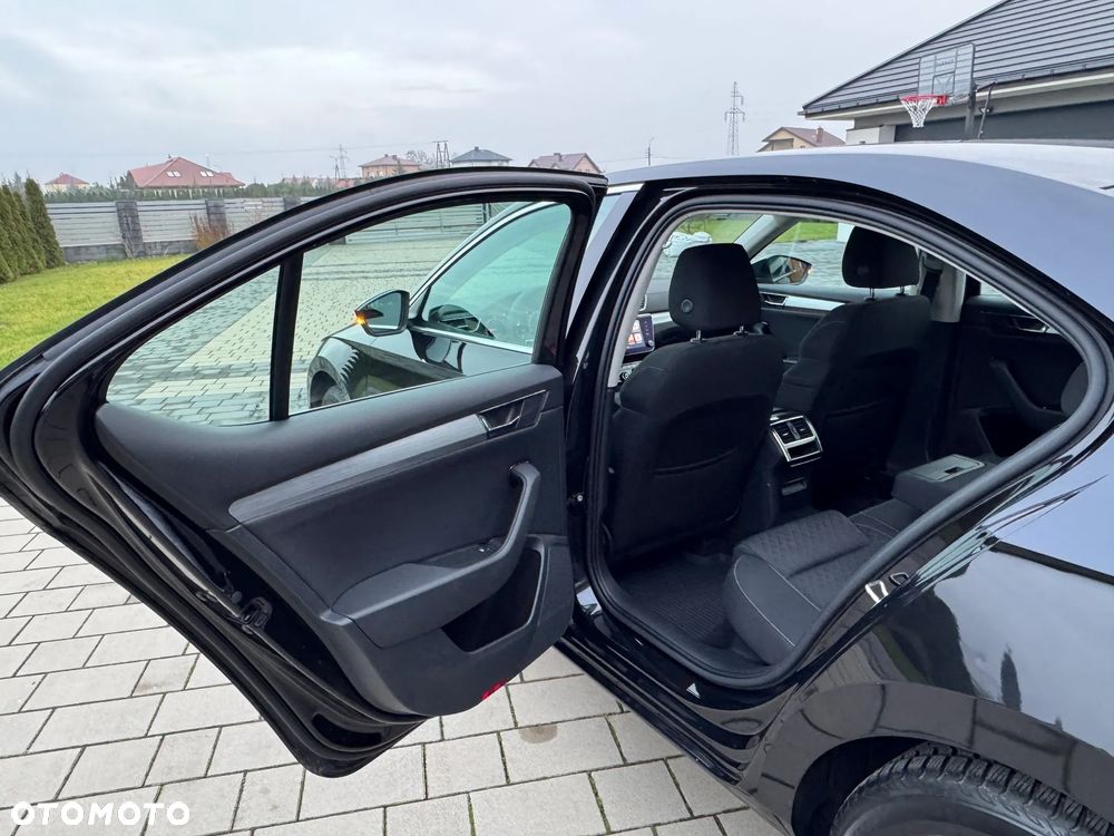 Skoda Superb 2.0 TDI Ambition DSG - 26