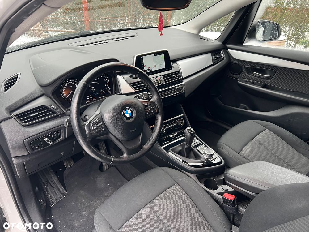 BMW Seria 2 216d Sport Line - 11