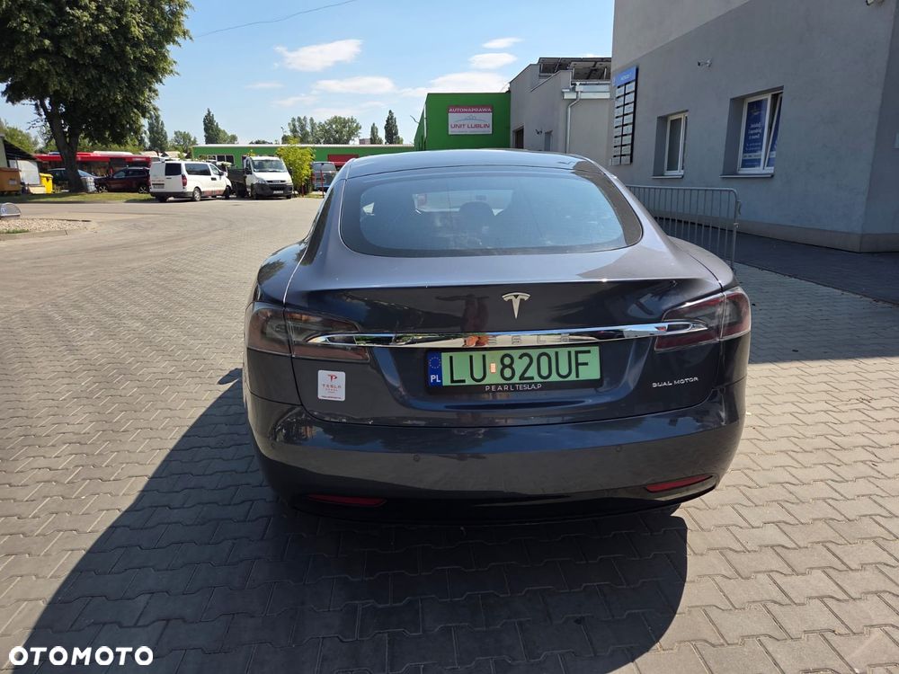 Tesla Model S - 3