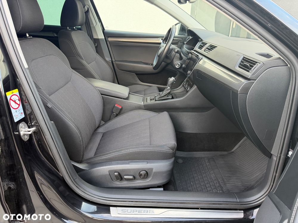 Skoda Superb 2.0 TDI SCR Style DSG - 35