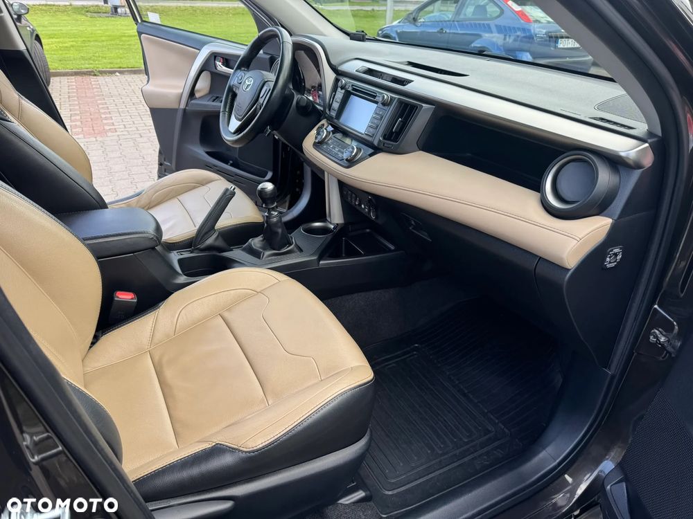 Toyota RAV4 2.0 D-4D Premium 4x2 - 12