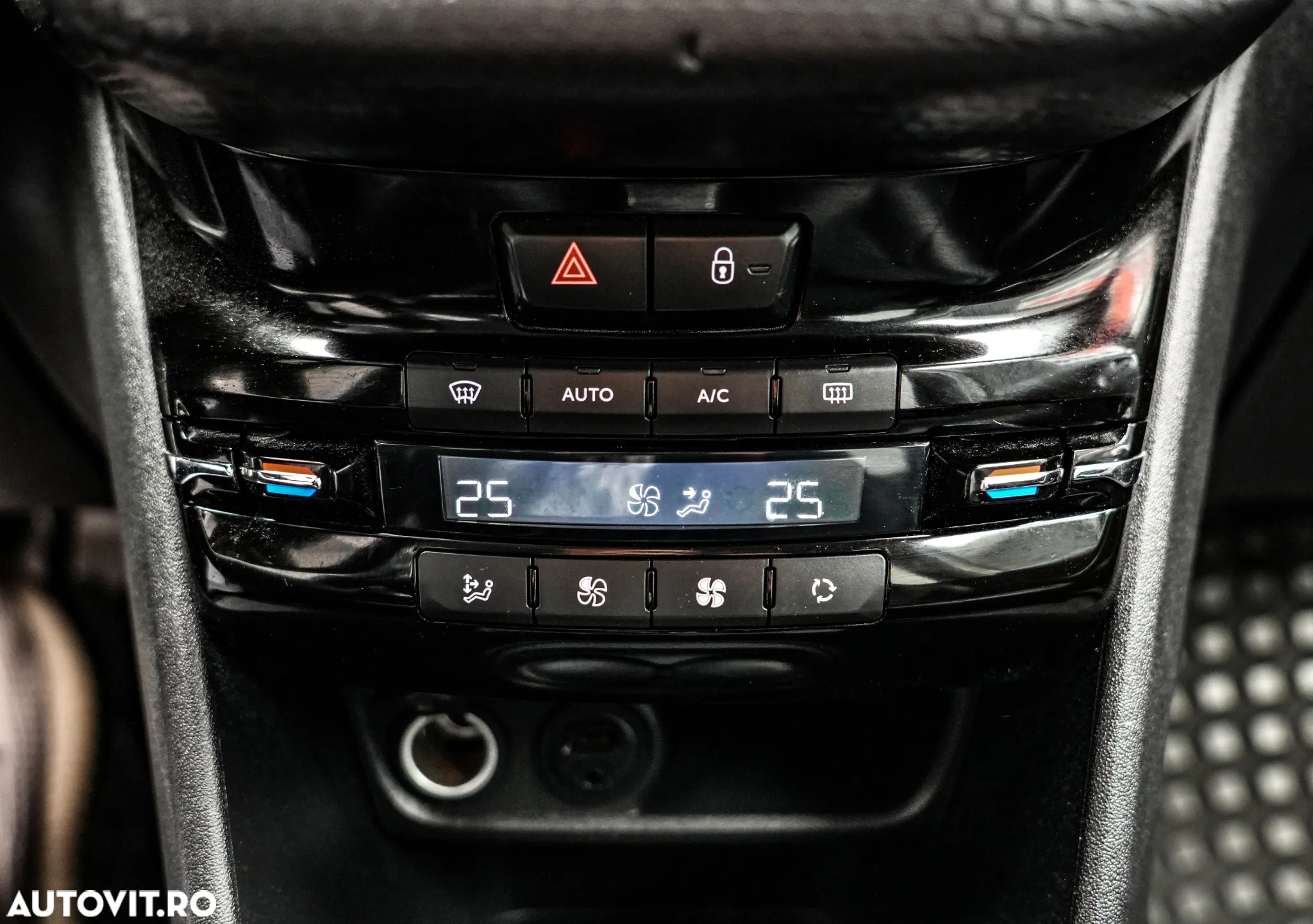 Peugeot 2008 1.2 PureTech Turbo EAT6 S&S Allure - 21