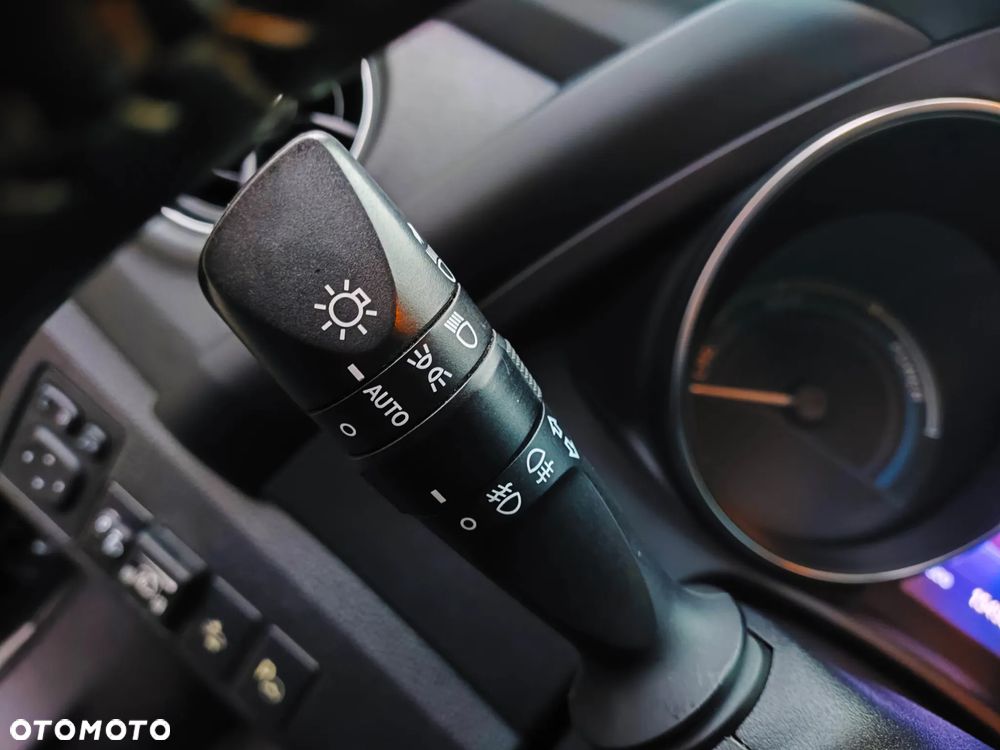 Toyota Auris Hybrid 135 Prestige - 16