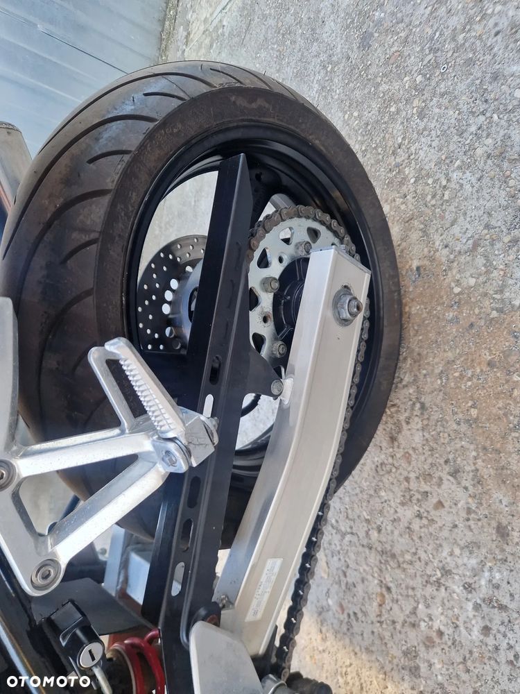 Yamaha FZ - 28
